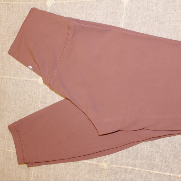 Lululemon Align Leggings: GREAT condition! - Picture 6 of 6